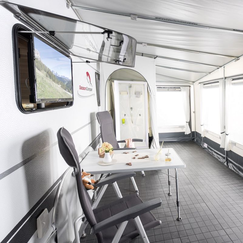 Viel Platz im Vorzelt - Mietcaravan